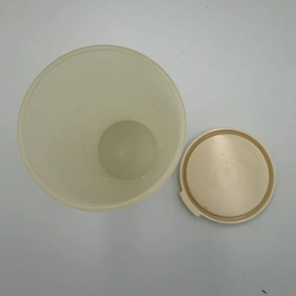 Vintage Rubbermaid Servin Saver Almond Cream Plastic Tumbler with Lid 3926 4